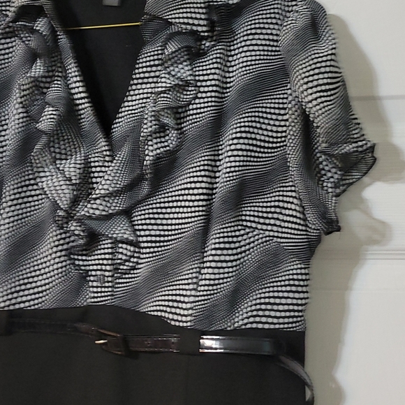 Black dress with patterned top and empire waist - Picture 3 of 4